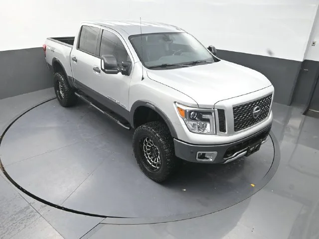 Used 2018 Silver Nissan PRO-4X image 23