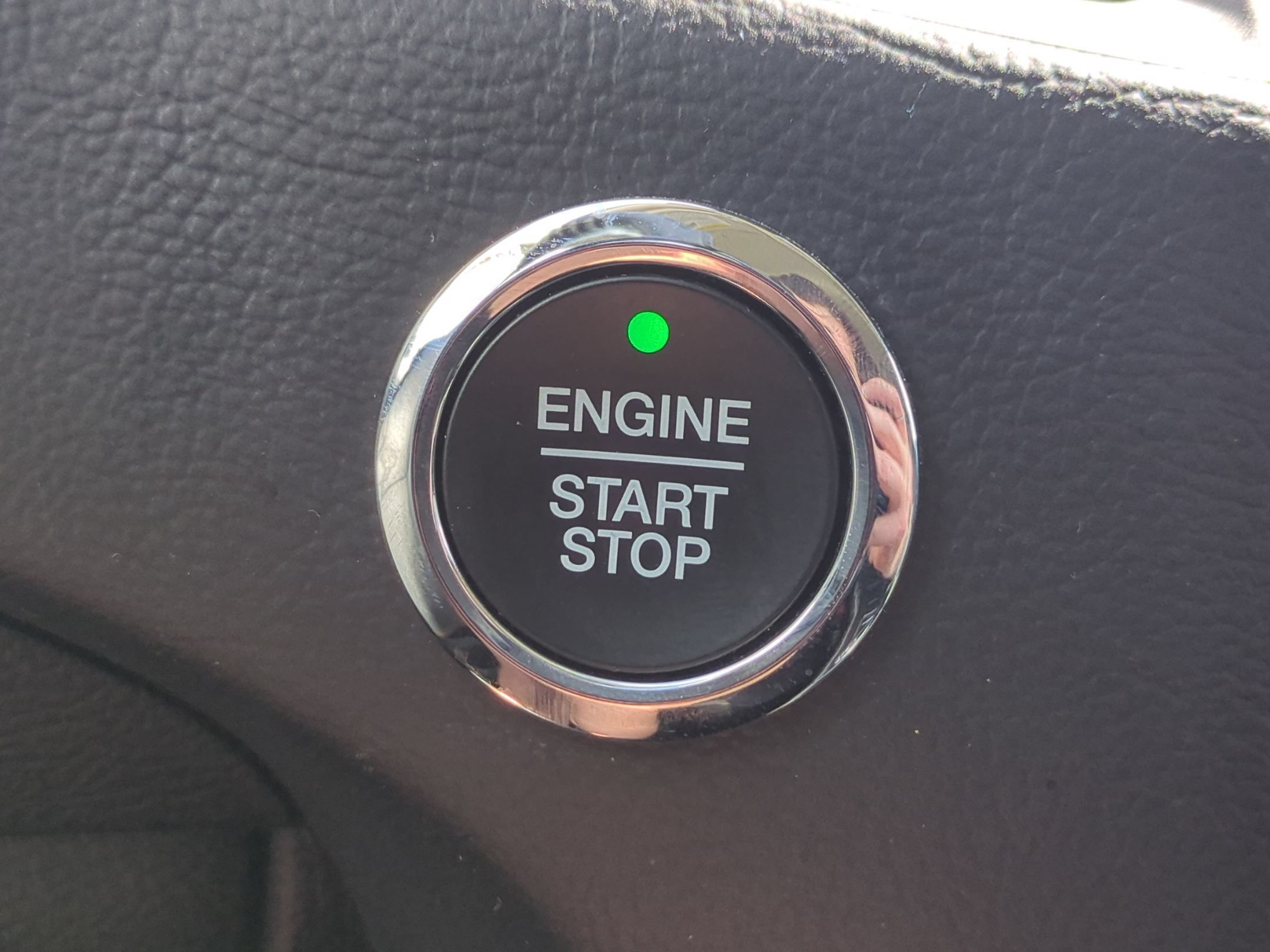 Used 2022 Oxford White Ford SE image 19