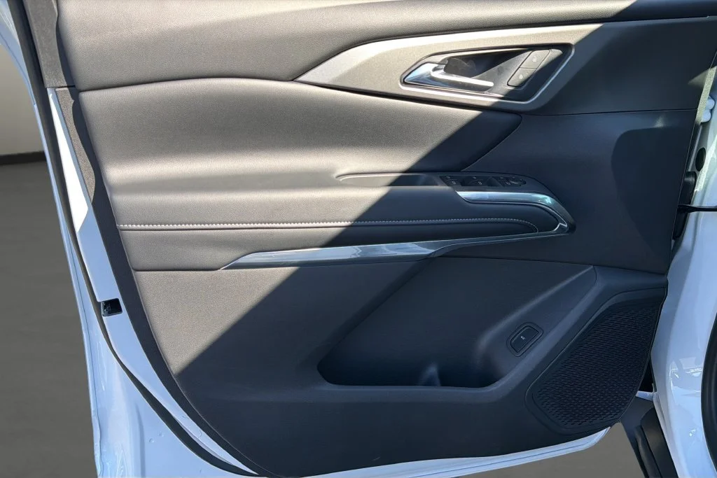 New 2027 Summit White Chevrolet LT image 14