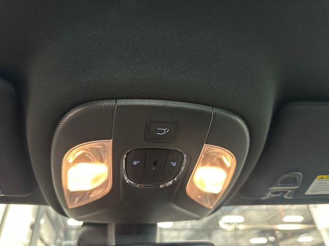 New 2026 Red Hot Pearlcoat Jeep Latitude image 31