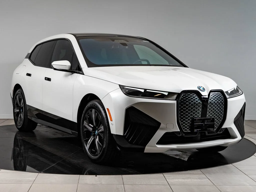 Certified Used 2025 Mineral White Metallic BMW xDrive50 image 12