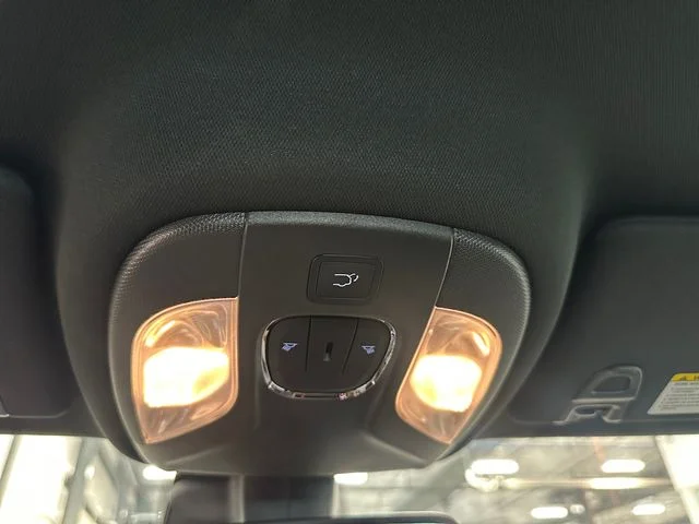 New 2026 Red Hot Pearlcoat Jeep Latitude image 31