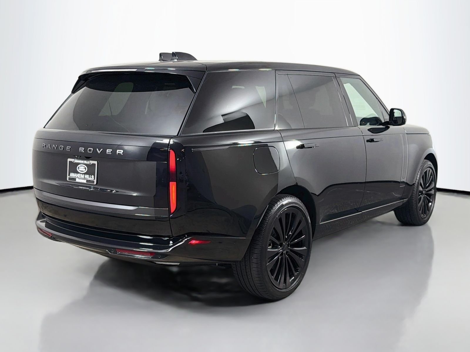 New 2026 Santorini Black LAND ROVER SE 7 Seats image 5