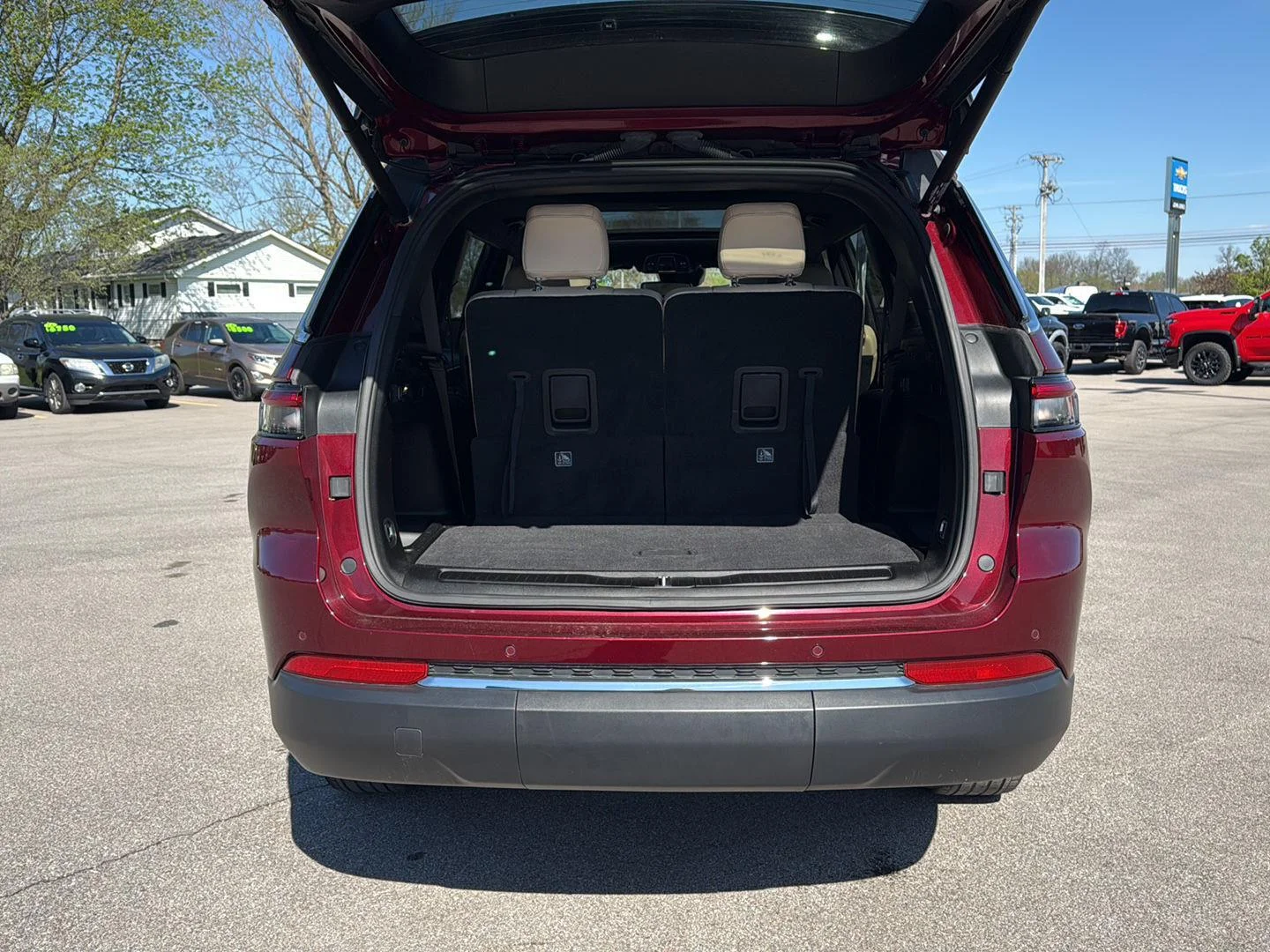 Used 2023 Velvet Red Pearlcoat Jeep Limited image 13