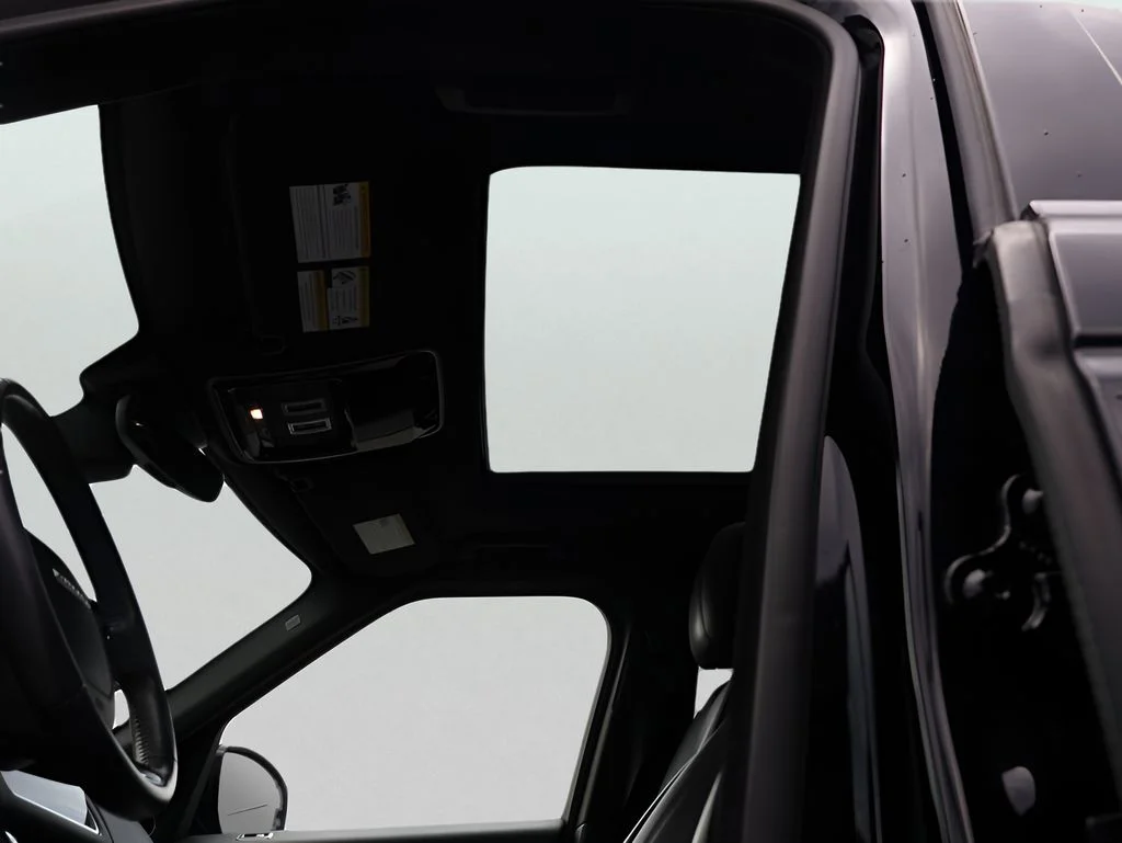 Used 2018 Narvik Black Land Rover HSE image 38