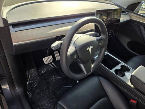 Used 2022  Tesla Performance image 18