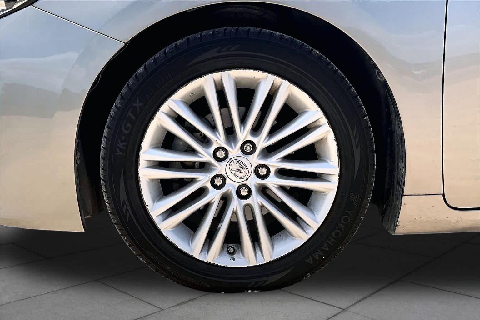 Used 2016 Atomic Silver Lexus  image 9