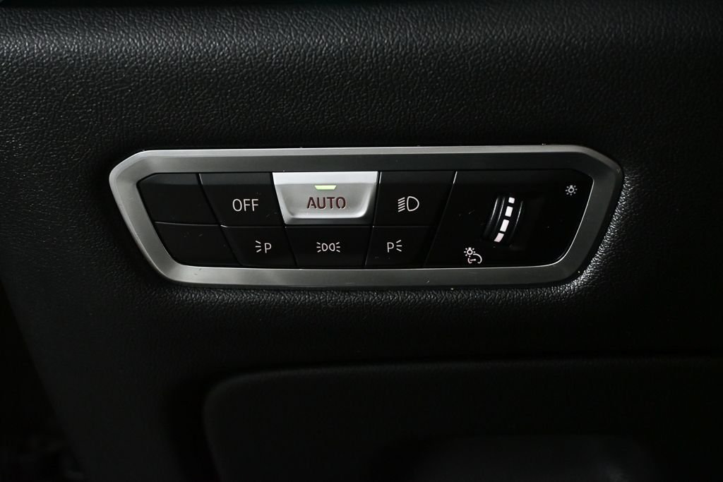 Used 2023 Gray BMW xDrive40i image 9