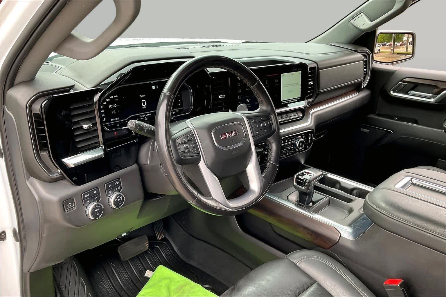 Used 2022 White Frost Tricoat GMC SLT image 17