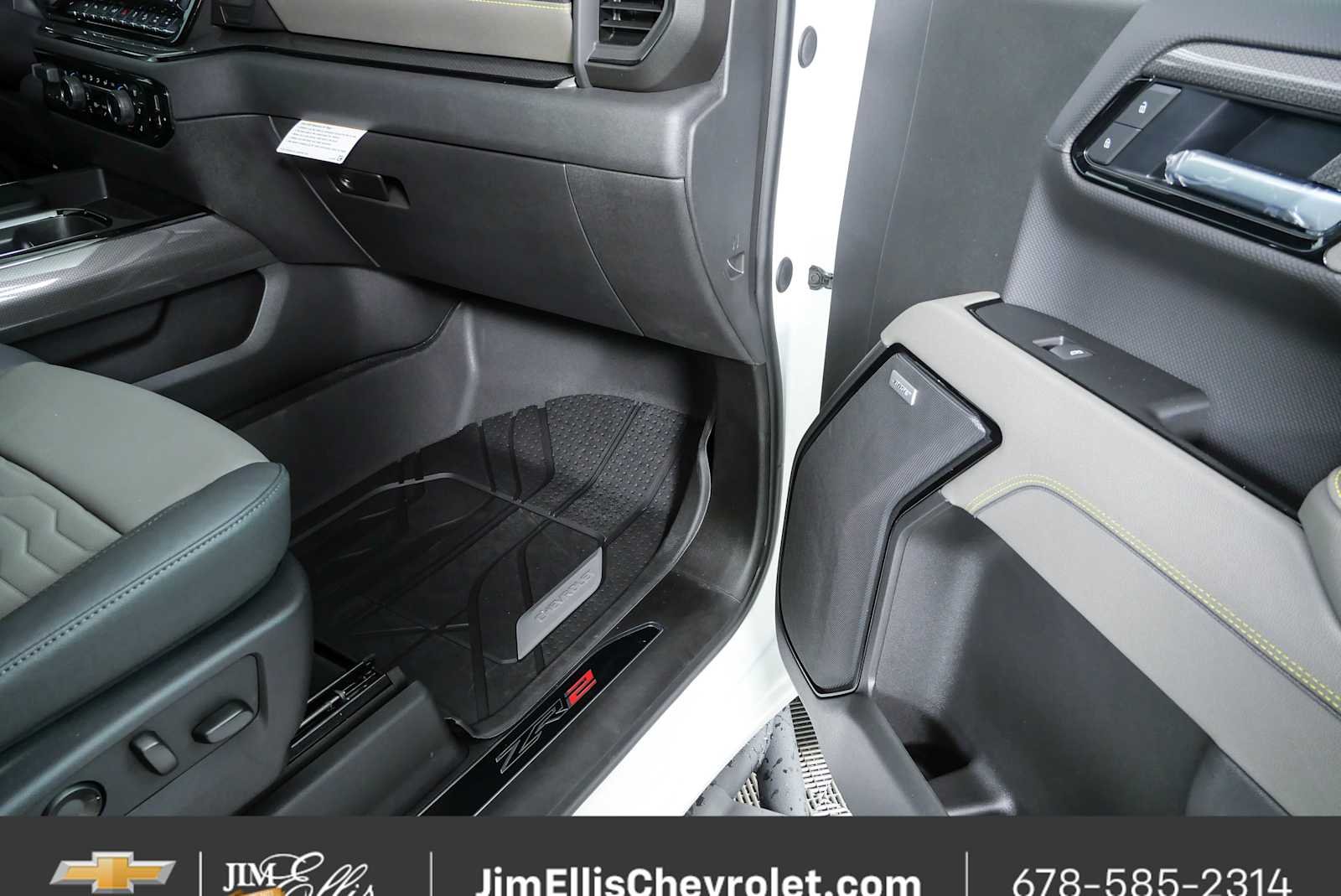 New 2026 Summit White Chevrolet ZR2 image 26