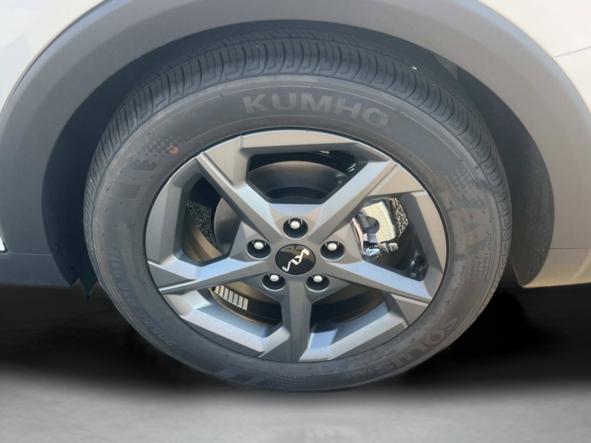 New 2026 Snow White Pearl Kia LXS image 30