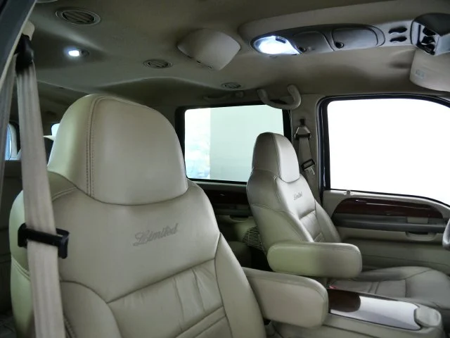 Used 2000 Green Ford Limited image 11