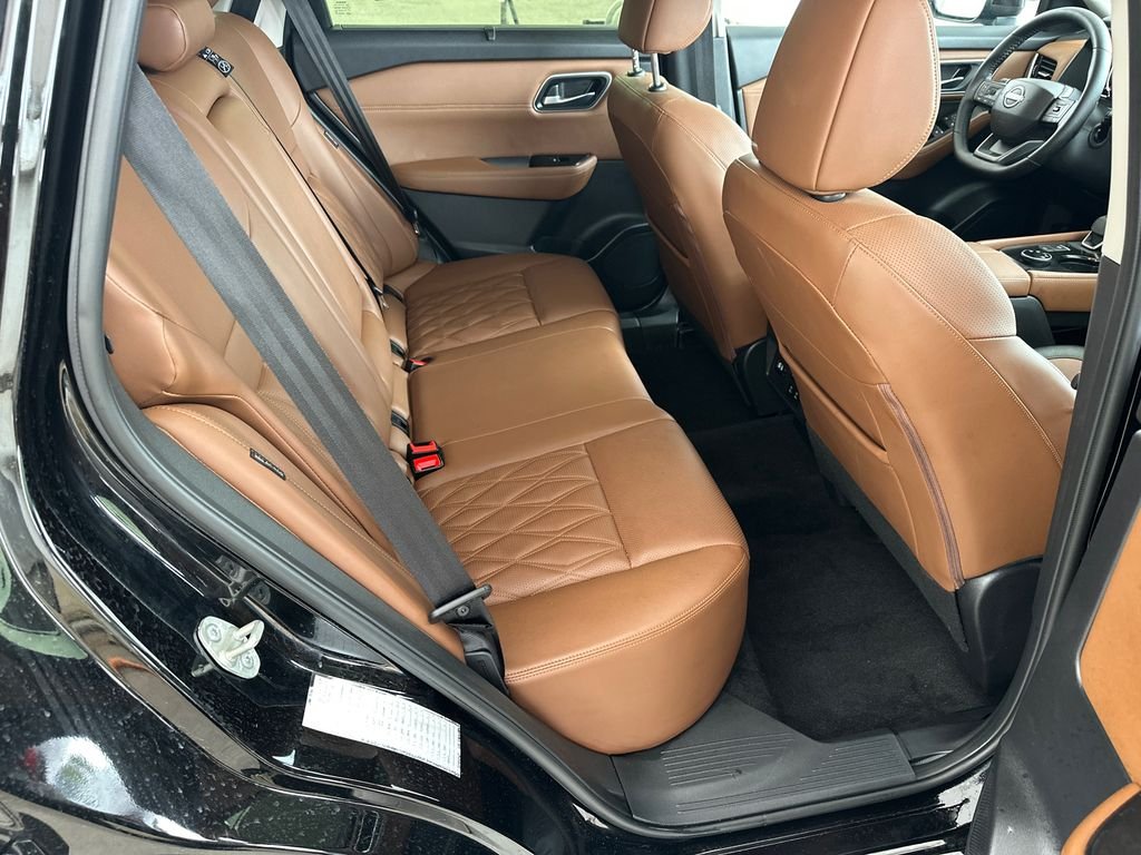 Used 2026 Black Nissan Platinum image 15