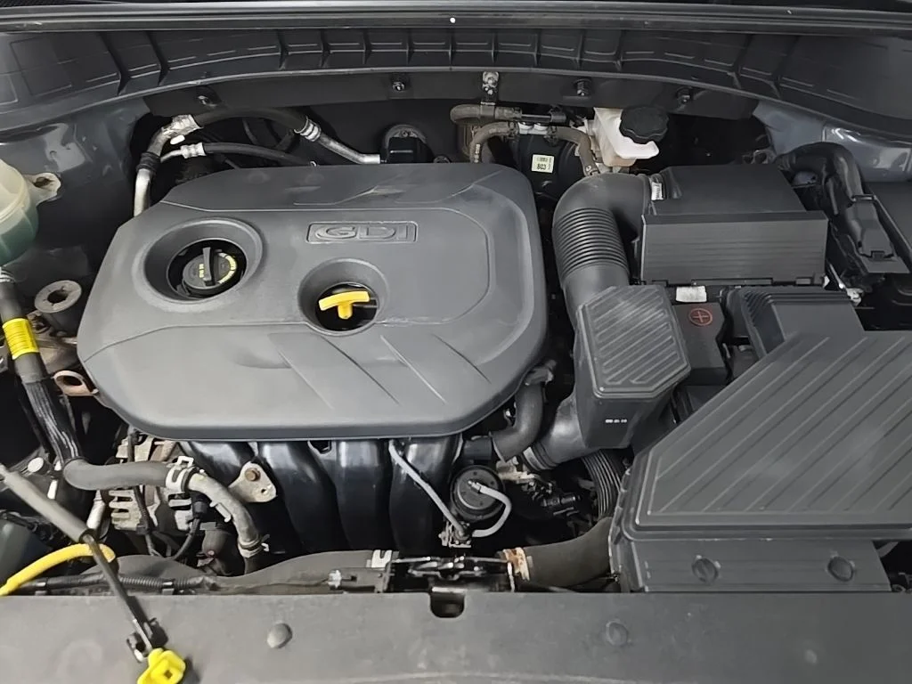 Used 2018 Gray Hyundai SE image 12