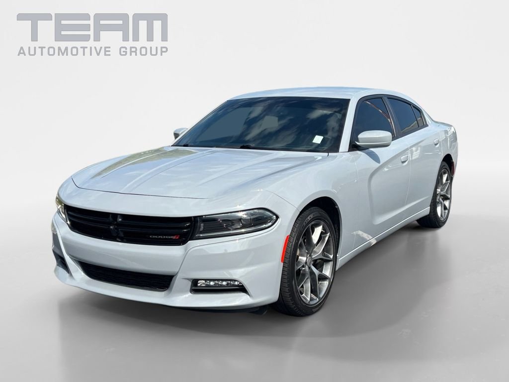 Used 2022 Gray Dodge SXT image 3