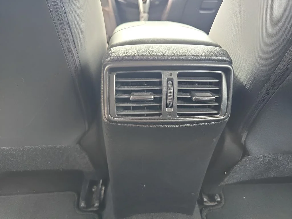 Used 2022 White Nissan SV image 27