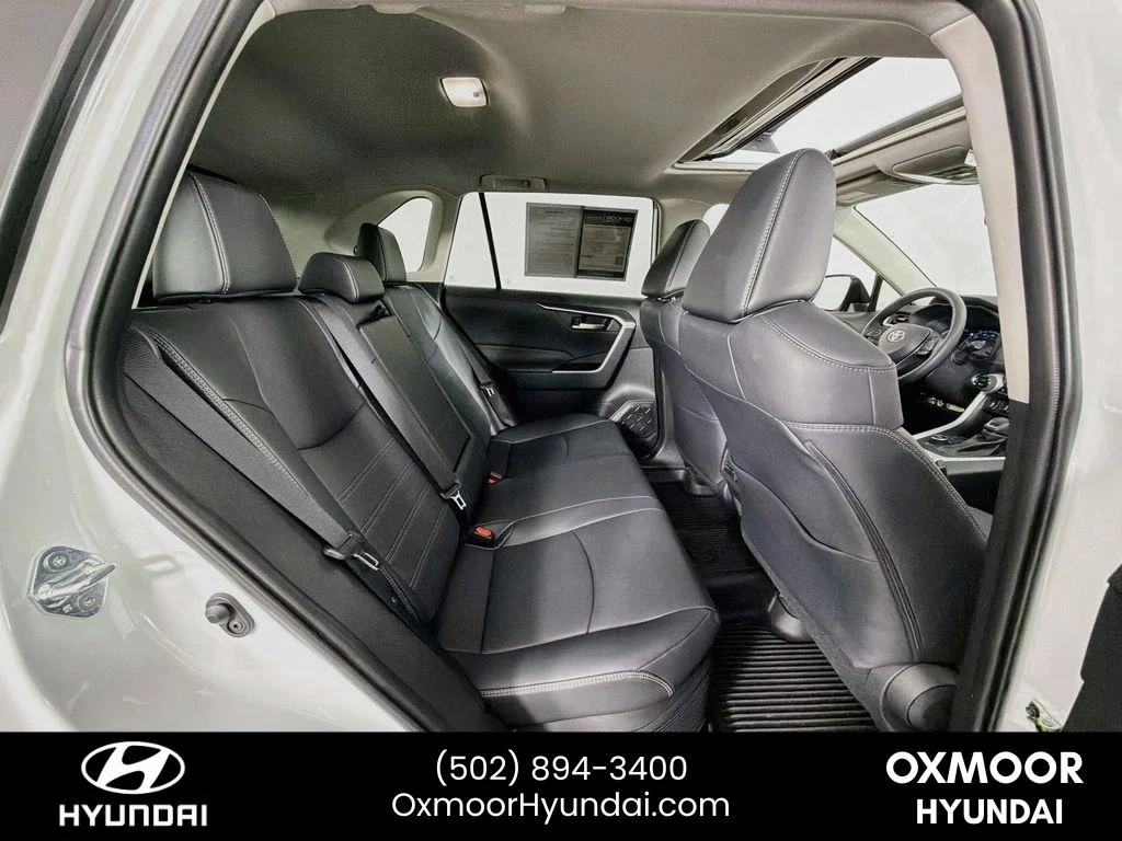 Used 2025 Wind Chill Pearl Toyota Hybrid XLE Premium image 28