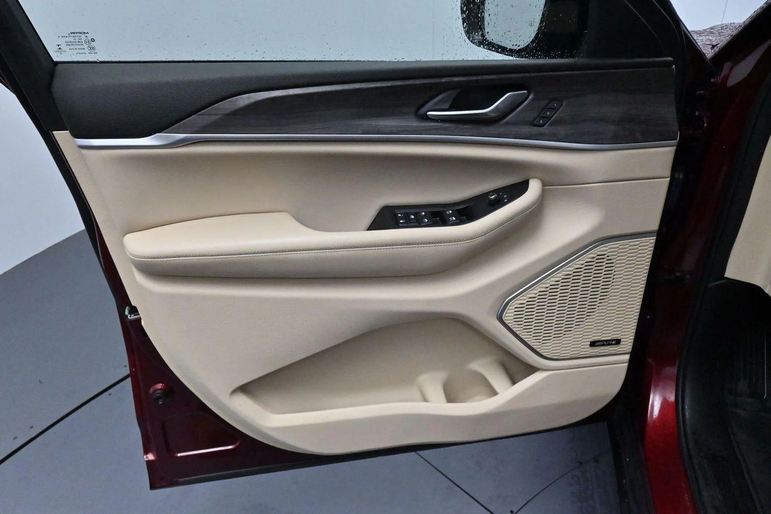 Used 2023 Velvet Red Pearlcoat Jeep Limited image 11