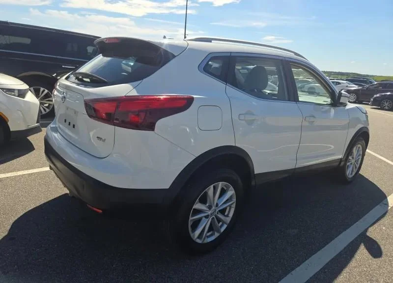 Used 2017 Glacier White Nissan SV image 3
