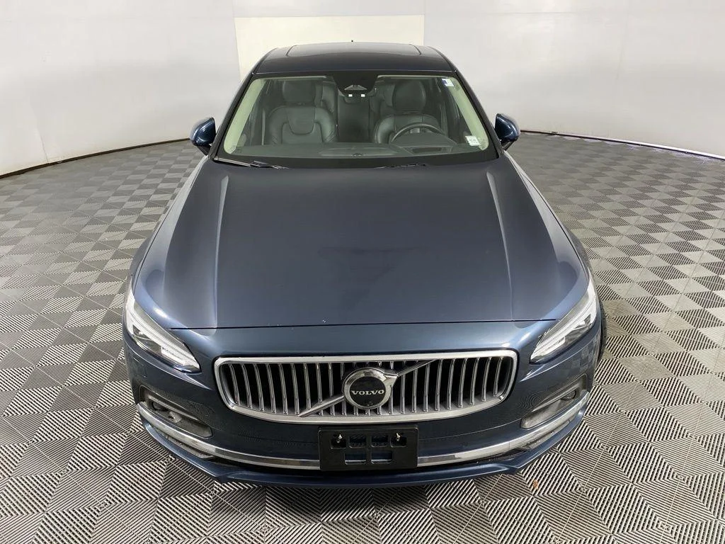 Used 2023 Denim Blue Metallic Volvo Ultimate image 3