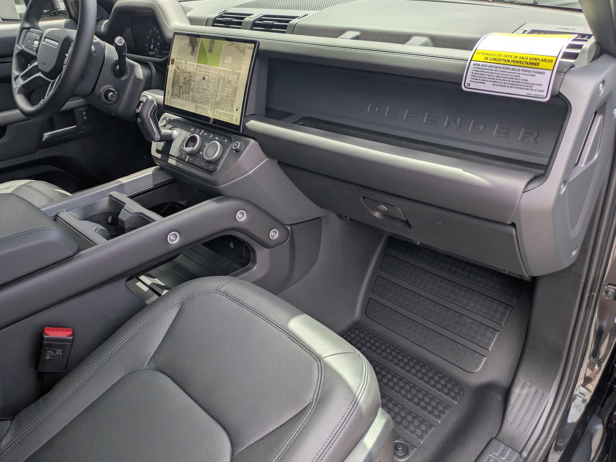 New 2026 Santorini Black Land Rover P400 X-Dynamic SE image 32