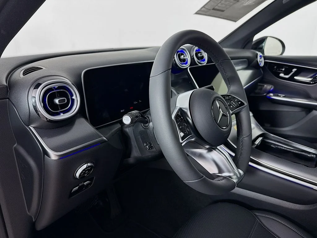 New 2026 Black Mercedes-Benz GLC 300 image 4