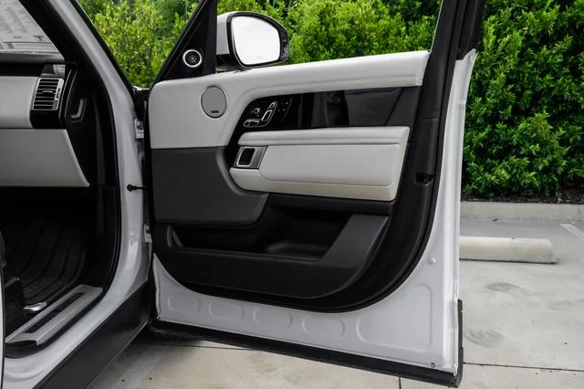 Used 2019 White Land Rover 5.0L V8 Supercharged image 56
