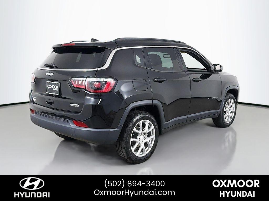 Used 2023 Diamond Black Crystal Pearlcoat Jeep Latitude Lux image 7