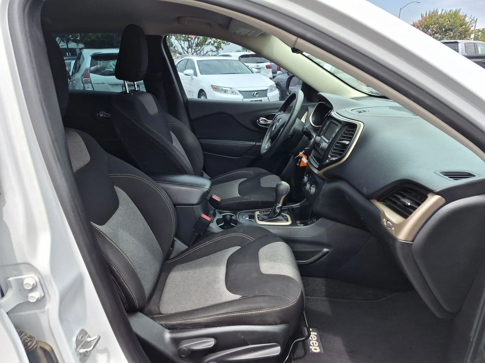 Used 2015 Bright White Clearcoat Jeep Sport image 19