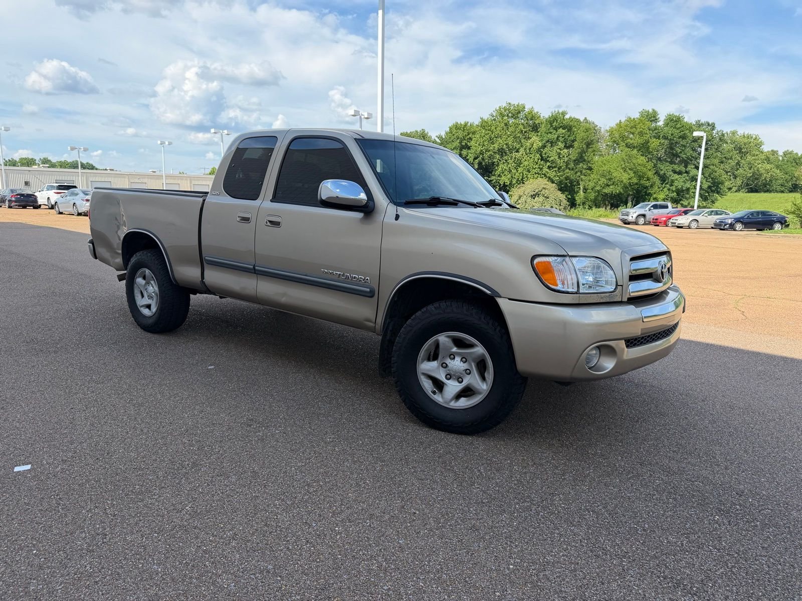 Used 2003 Beige Toyota SR5 image 3