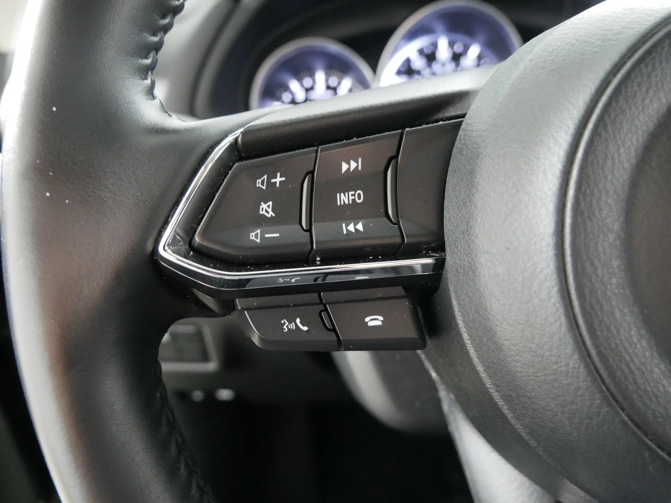 Used 2025 Jet Black Mica Mazda 2.5 S Preferred Package image 27