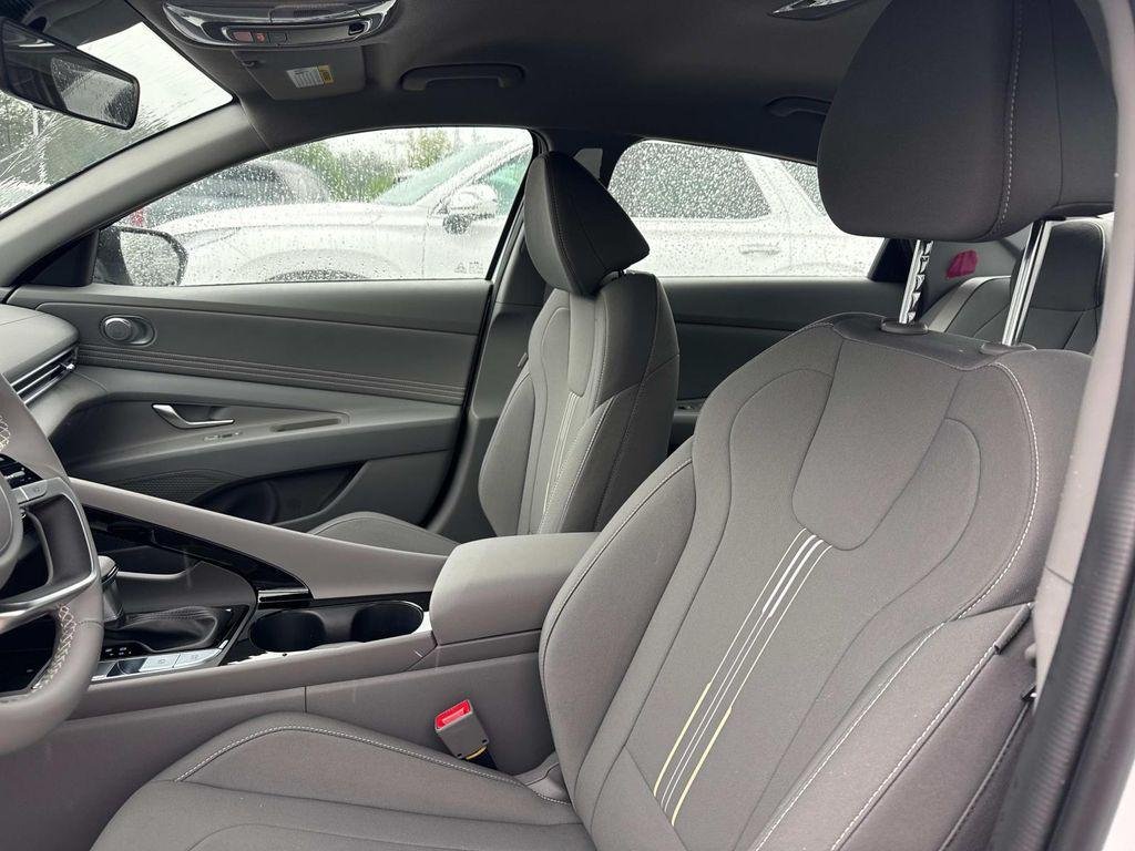 2025 Hyundai Elantra Blue - Photo 7