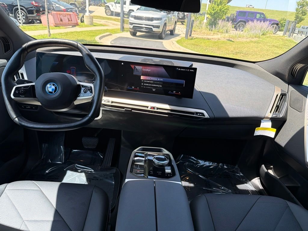 Used 2023 Red BMW xDrive50 image 14