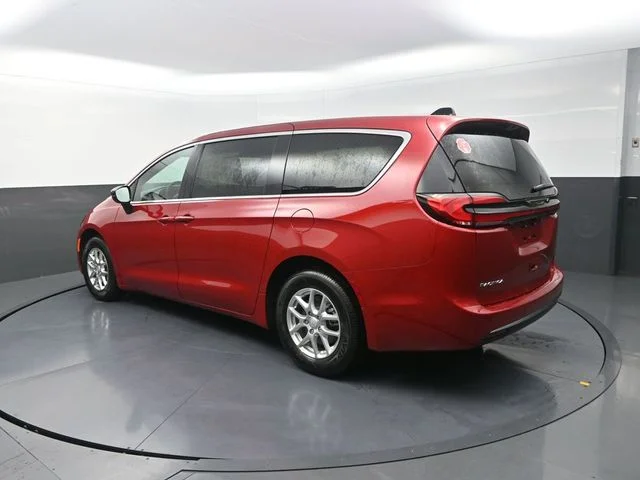 New 2027 Red Hot Pearl-Coat Exterior Paint Chrysler Select image 7