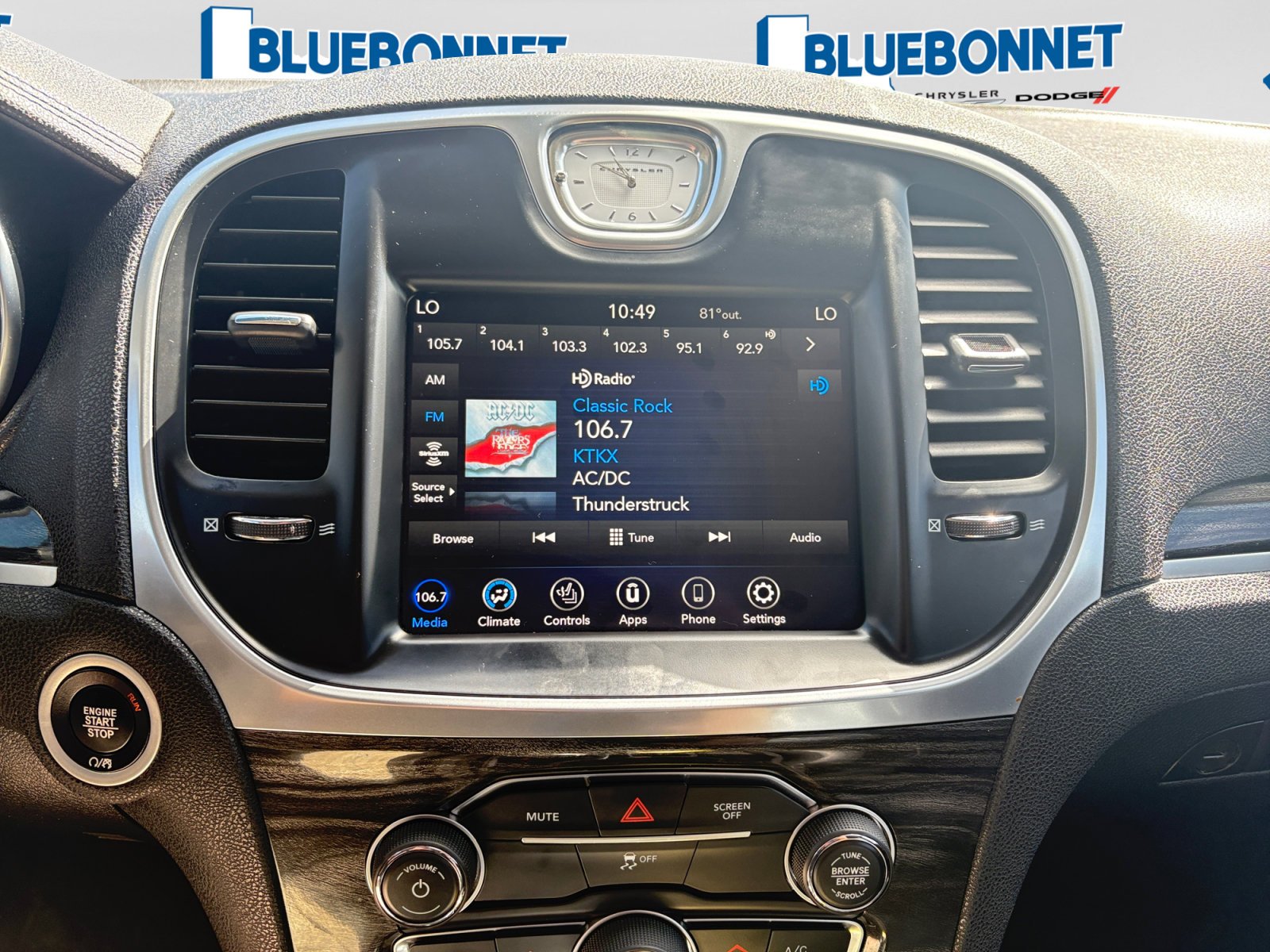Used 2018 Bright White Clearcoat Chrysler Touring L image 15