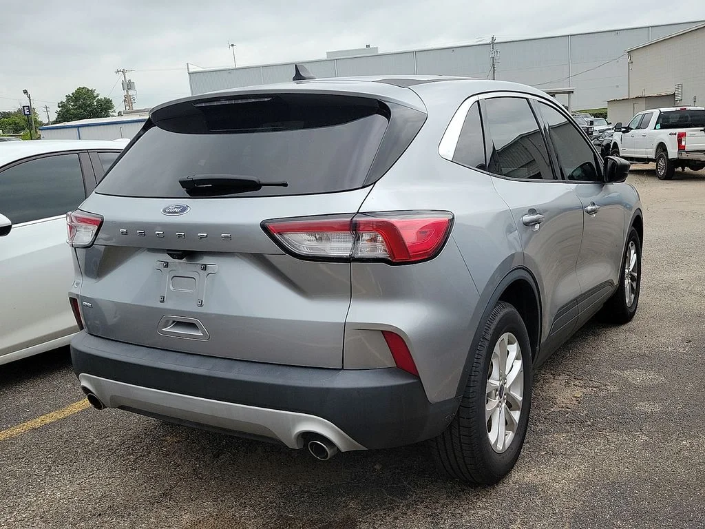 Used 2022 Silver Metallic Ford SE image 4