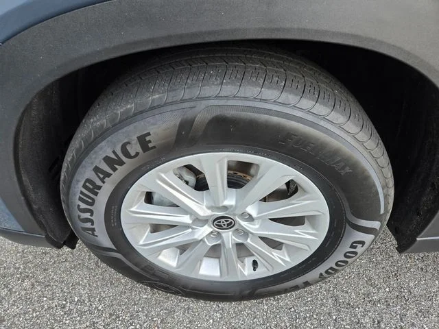 Used 2024 White Toyota XLE image 24