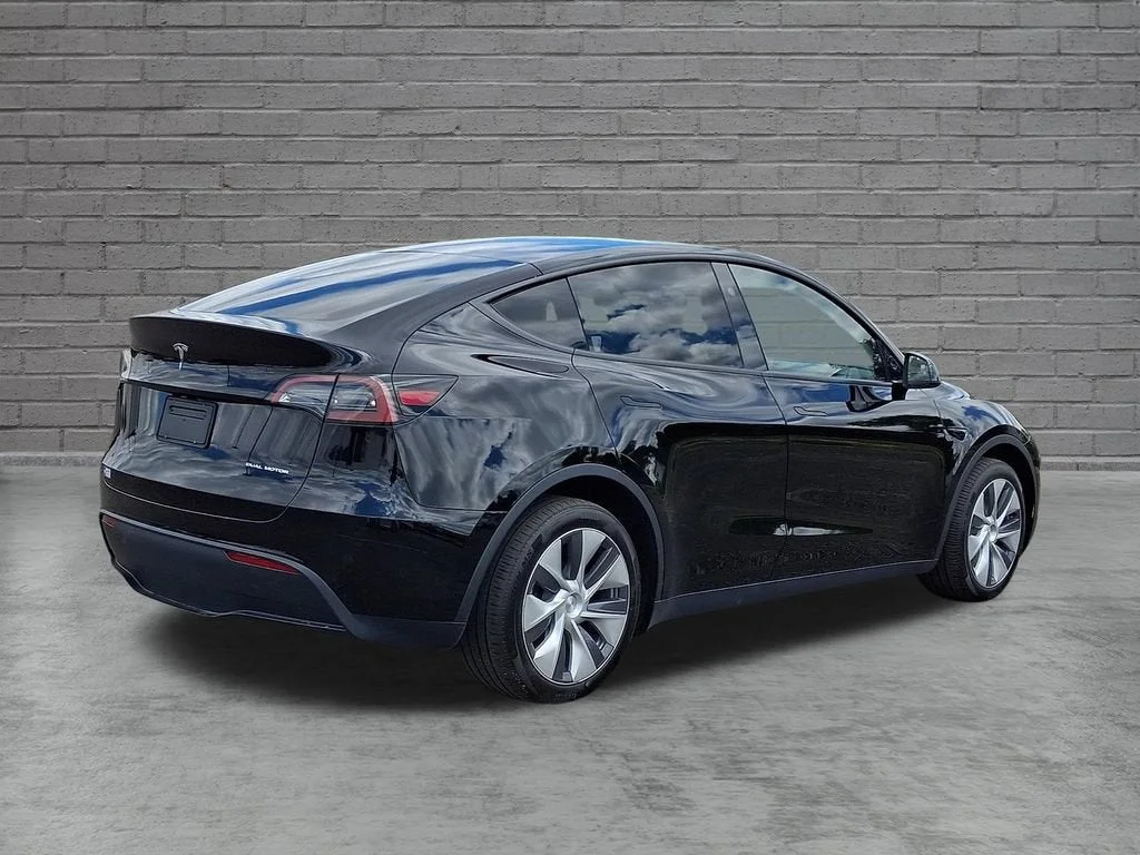 Used 2023  Tesla Long Range image 40