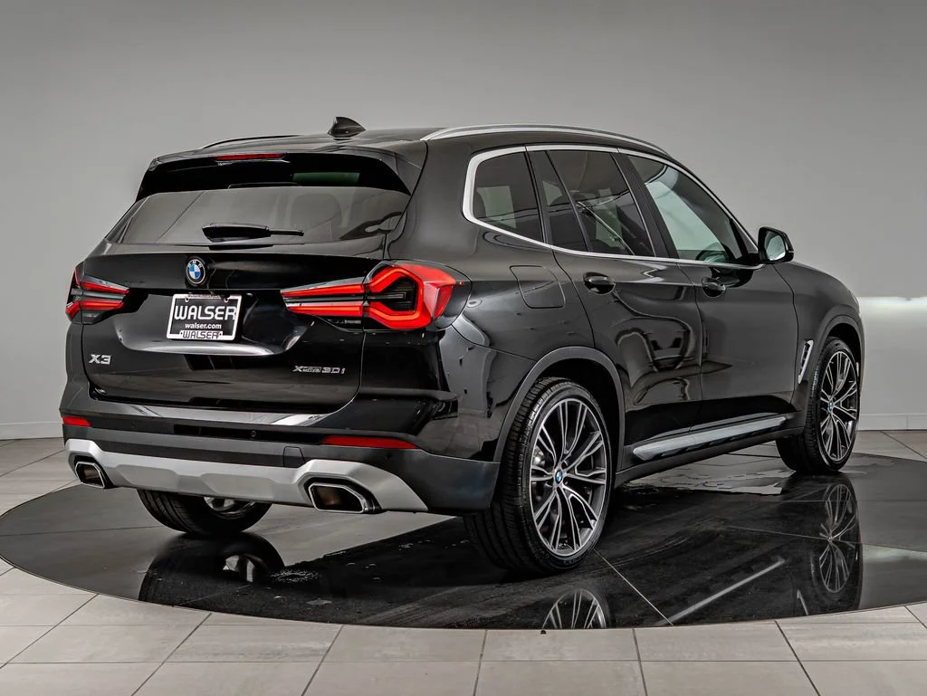 Used 2024 Jet Black BMW xDrive30i image 5