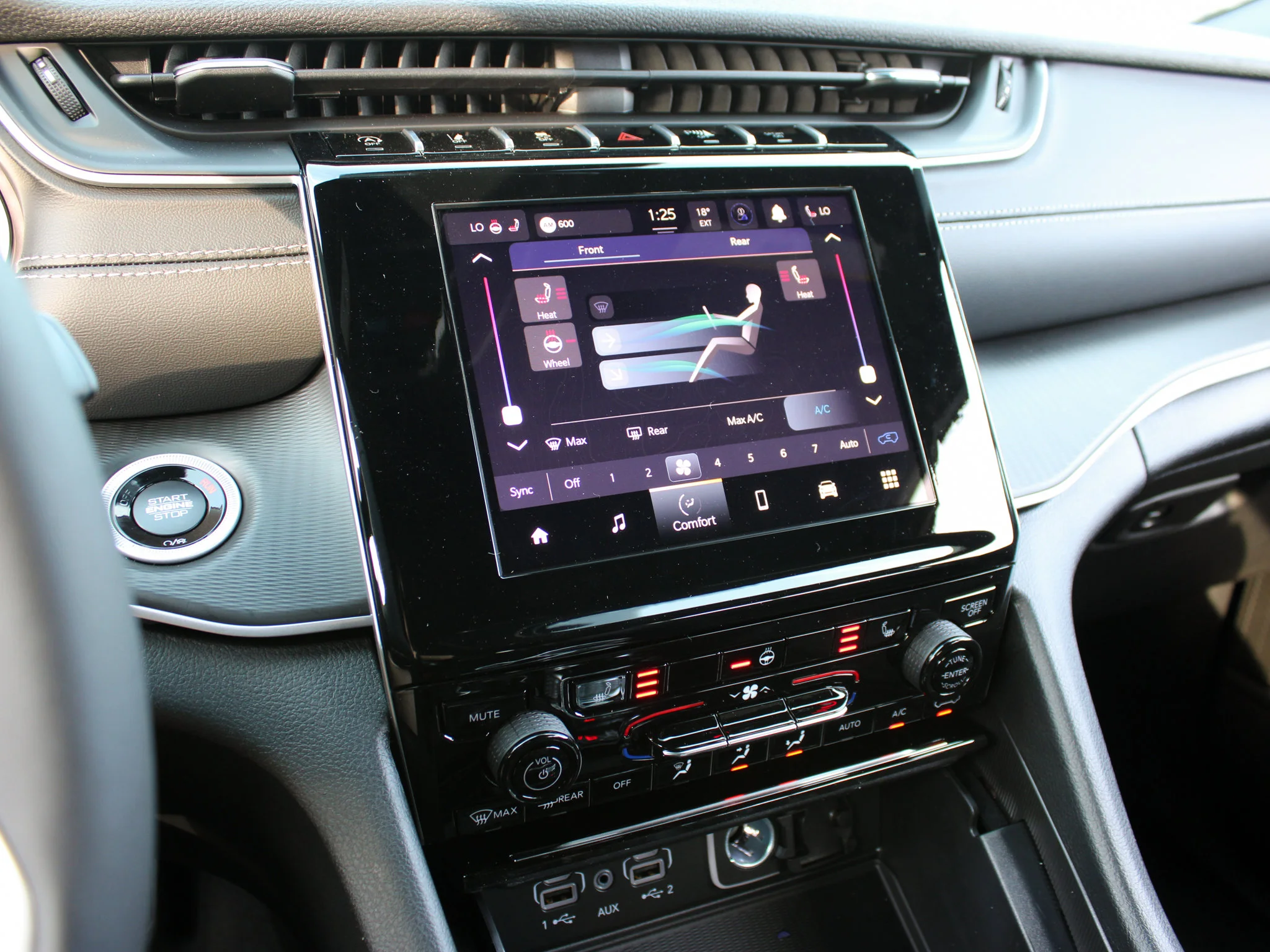New 2025 White Jeep Altitude* 4x4, Sunroof, Heated Leather, Blind-Spot Monitoring image 17