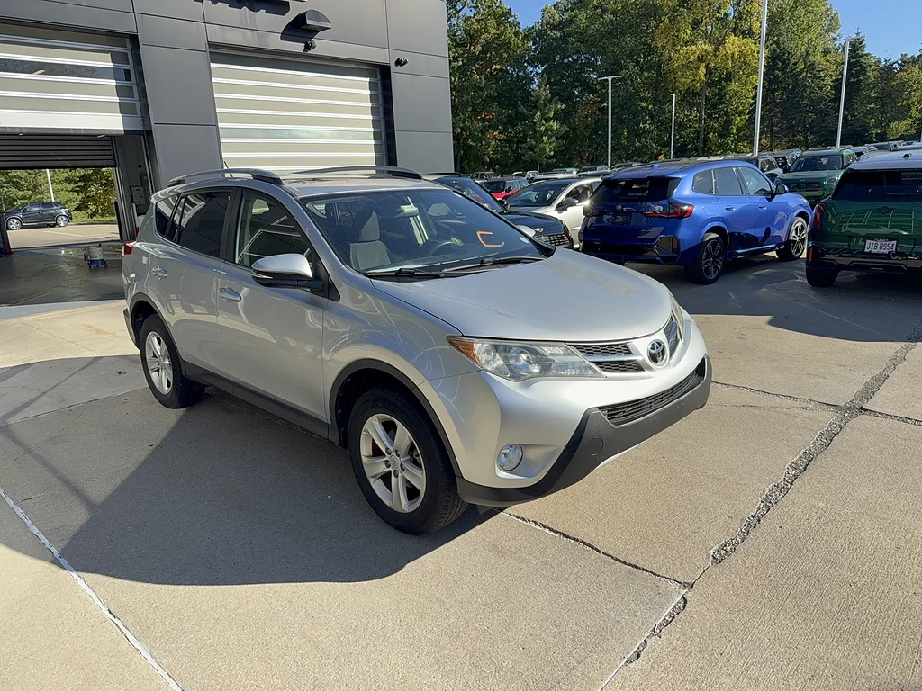 Used 2013 Toyota RAV4 XLE with VIN JTMRFREV1D5008227 for sale in Willoughby Hills, OH