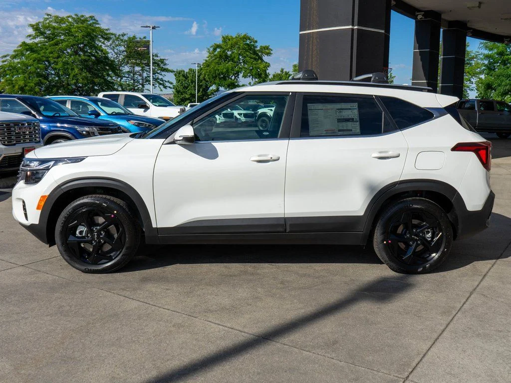 New 2026 Snow White Pearl Kia EX image 4