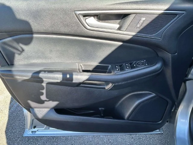 Used 2020 Silver Ford SE image 18