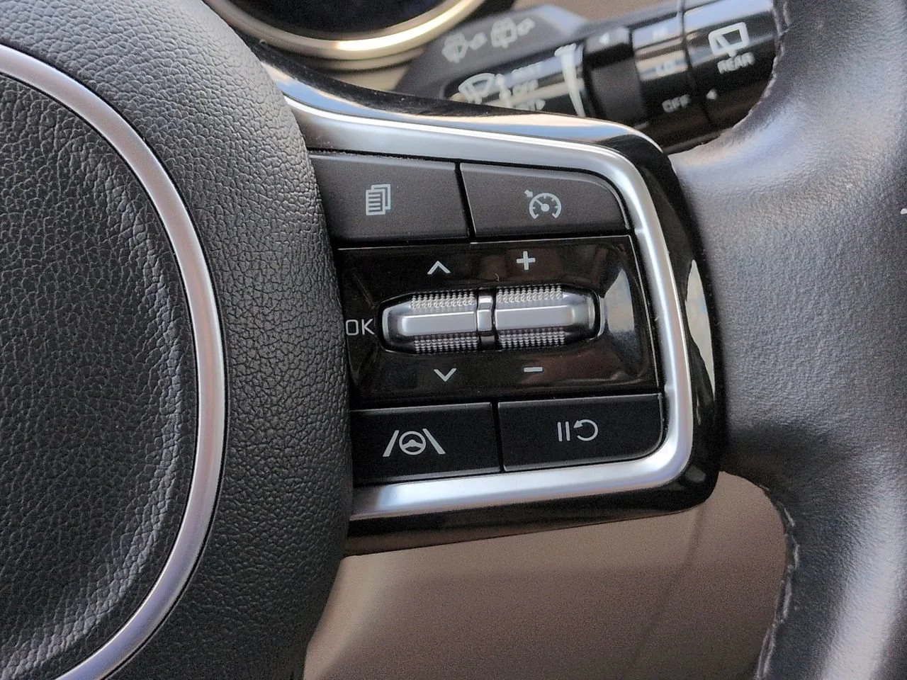 2024 Kia Carnival LX Seat Pkg - Photo 30