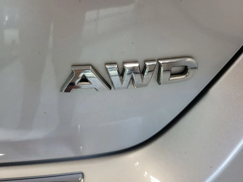 Used 2020 Silver Nissan 2.5 SL image 11