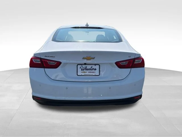 Used 2025 Summit White Chevrolet 1LT image 4
