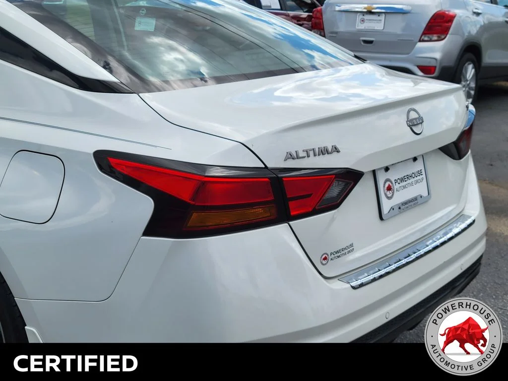 Used 2023 White Nissan 2.5 SR image 13