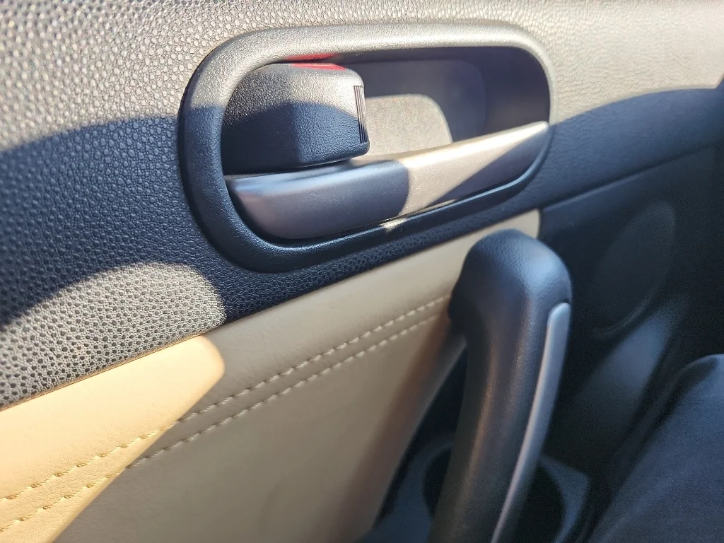 Used 2010 RED Mazda  image 28