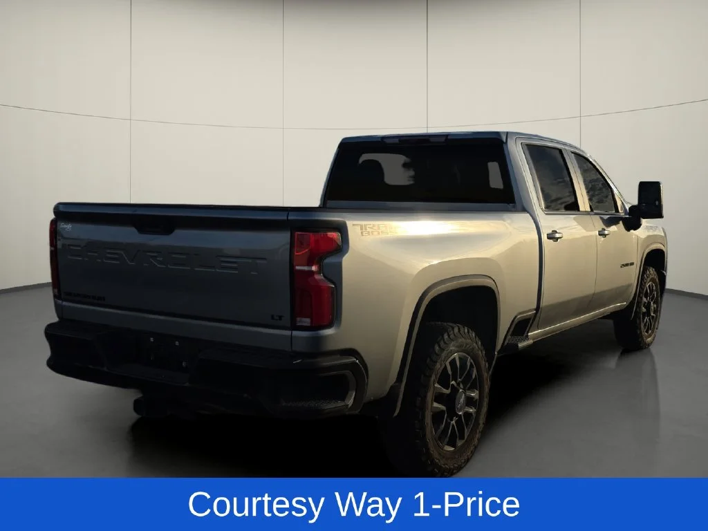 Used 2025 Gray Chevrolet LT image 9