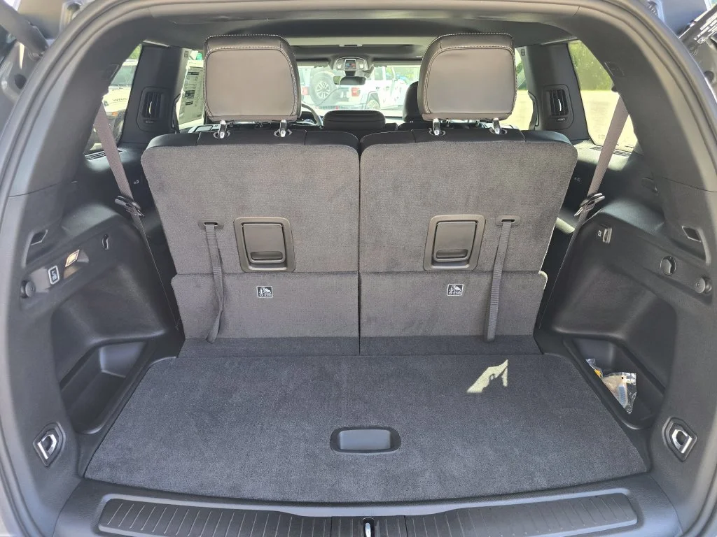 New 2027 Gray Jeep Laredo Altitude image 15